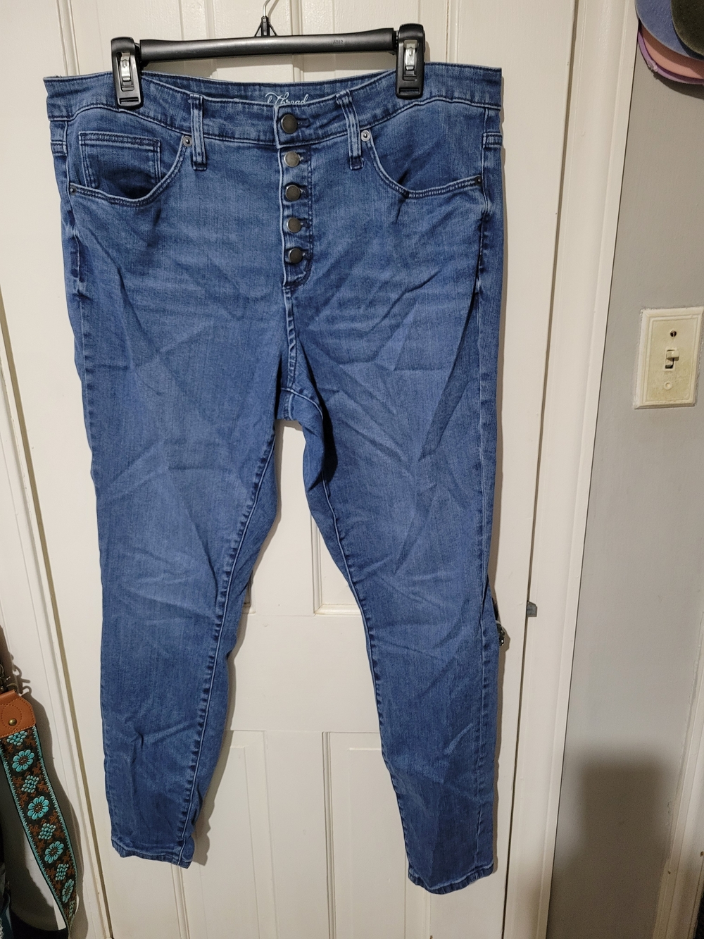 Universal Thread Medium Blue Denim Jeans